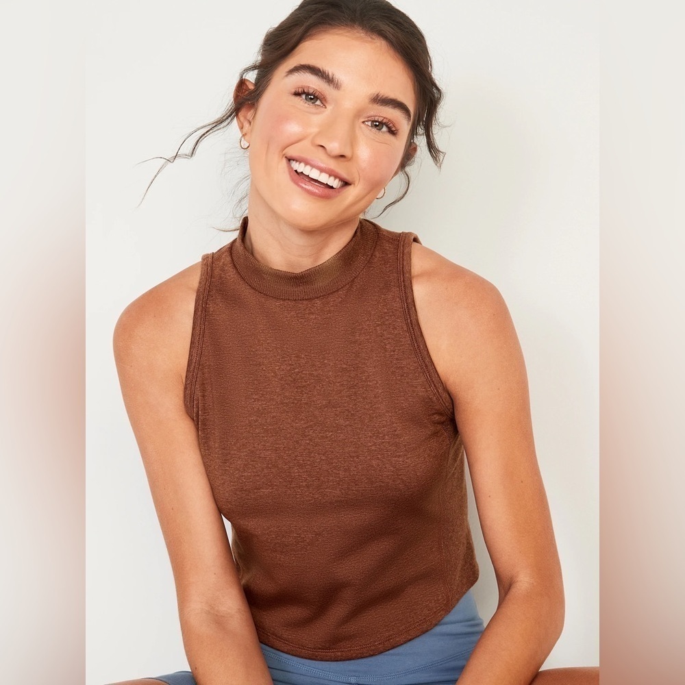 Old Navy Sleeveless CozeCore Fleece Mock Neck Ribbed Crop Top Maple Brown Medium